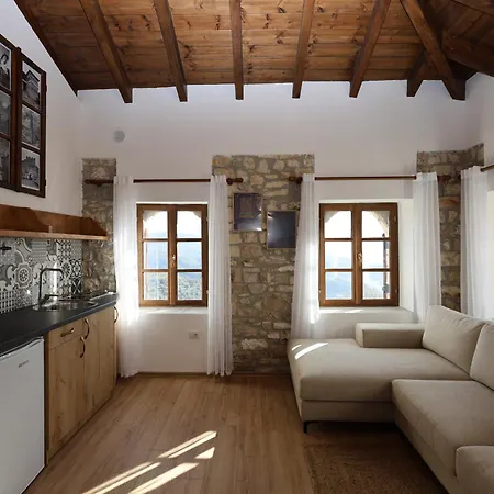 Hera Guest Haus Berat